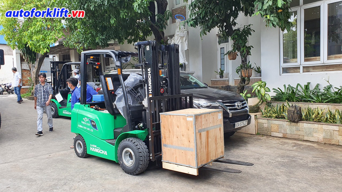 Xe nâng điện 1.5 lithium mới