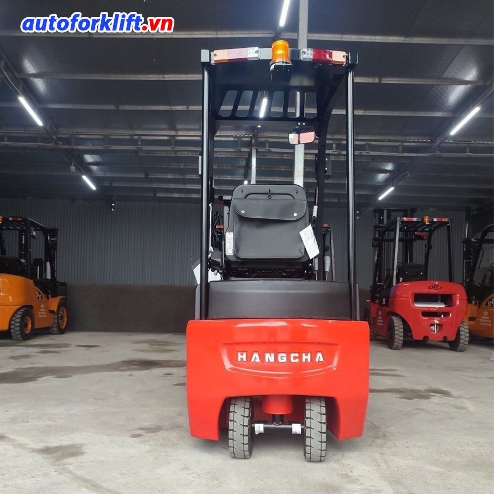 Khoang sau động cơ xe nâng điện 3 bánh