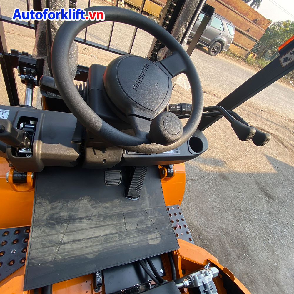 Khoang điều khiển xe nâng điện XE Khoang điều khiển xe nâng điện XE