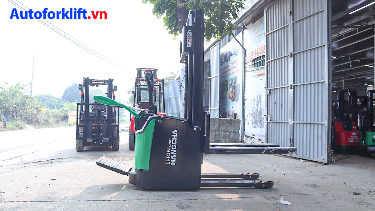 Đặc điểm xe nâng điện đứng lái