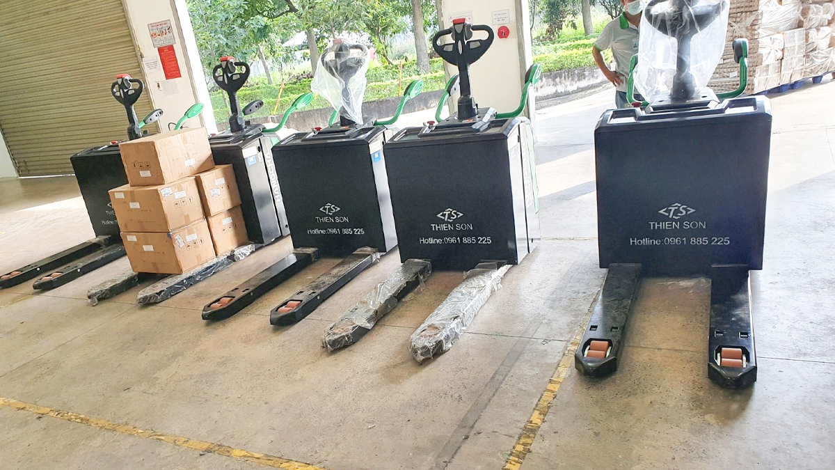 Ưu điểm xe nâng tay điện thấp lithium 1.5 tấn