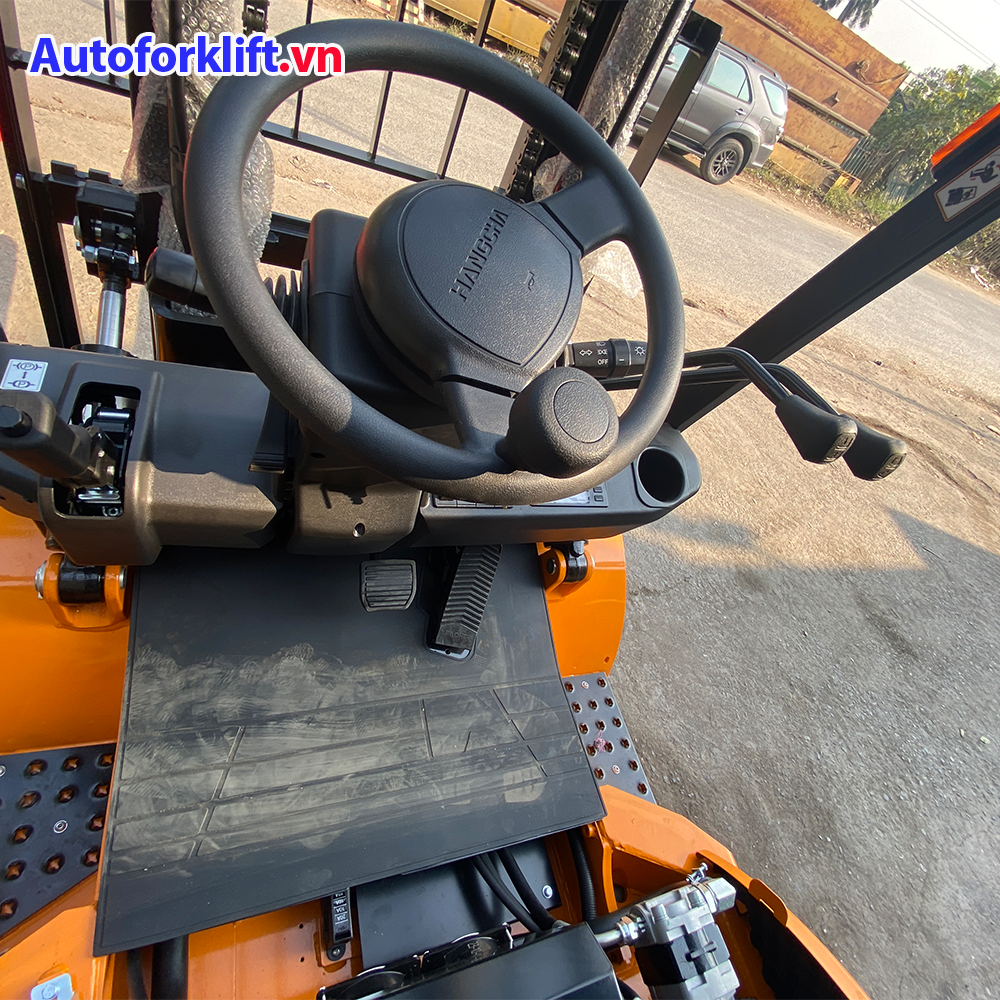 Khoang buồng lái xe nâng điện Khoang buồng lái xe nâng điện