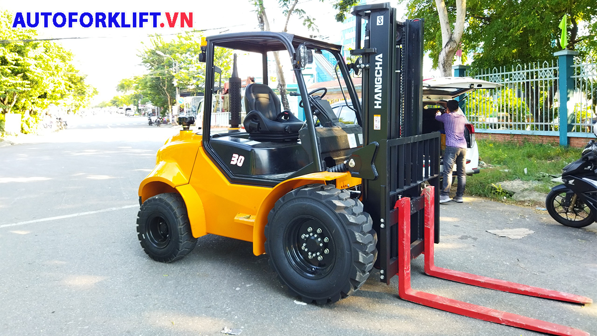 Xe nâng dầu địa hình 3 tấn, thông số kỹ thuật