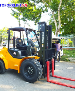 xe nâng địa hình 3 tấn