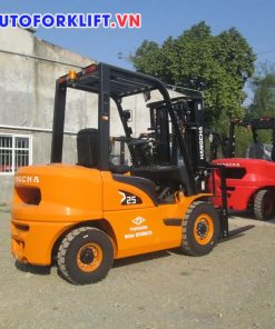 Xe nâng chui container